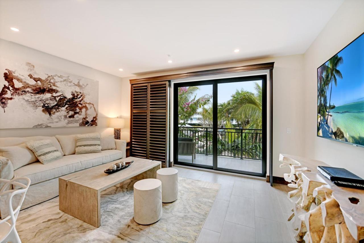 Beachfront One Bedroom King Suite,973699525:JPEG
